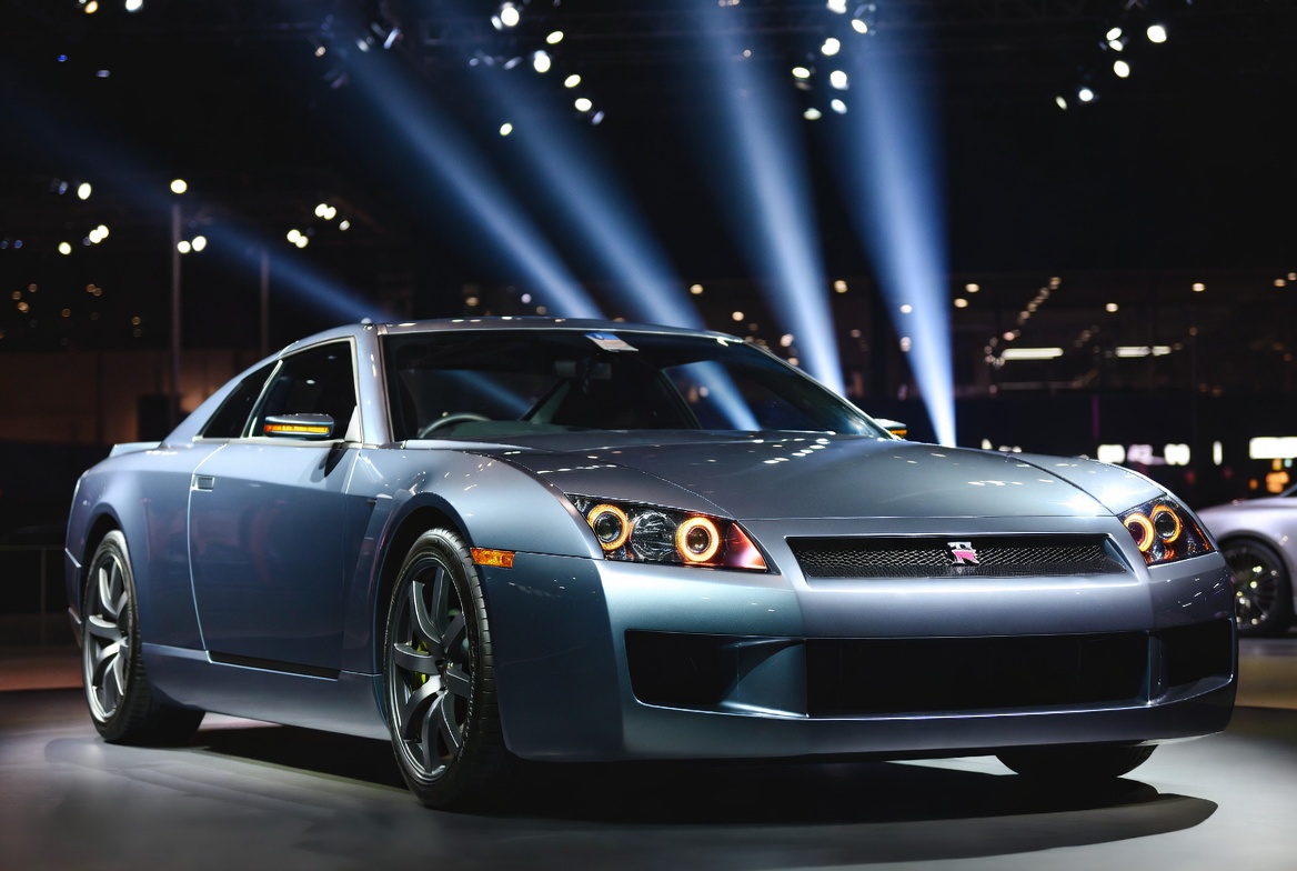 GT-R Proto round taillight roundel design versus production R35 horizontal taillight graphic comparison