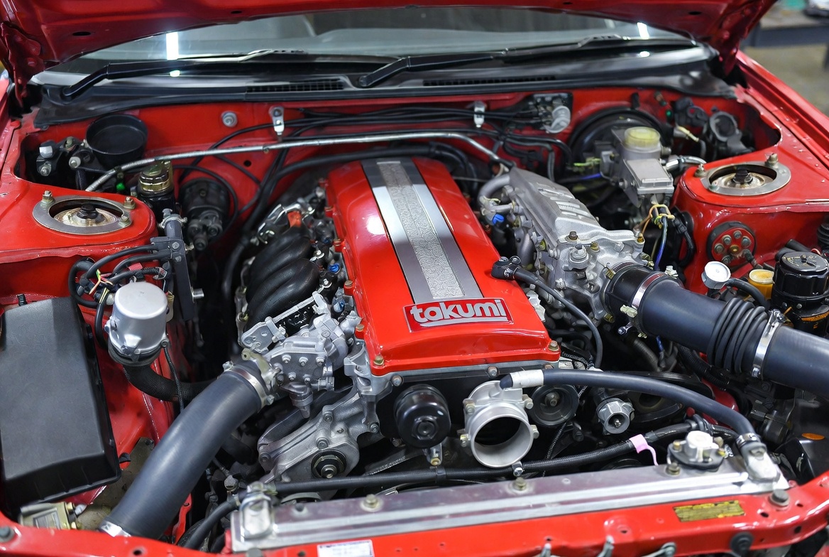 R35 GT-R GR6 dual-clutch transaxle positioned at rear axle for weight distribution